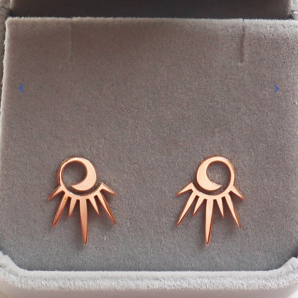 18k Yellow Gold Shining Star Earrings - Picture 3 of 5